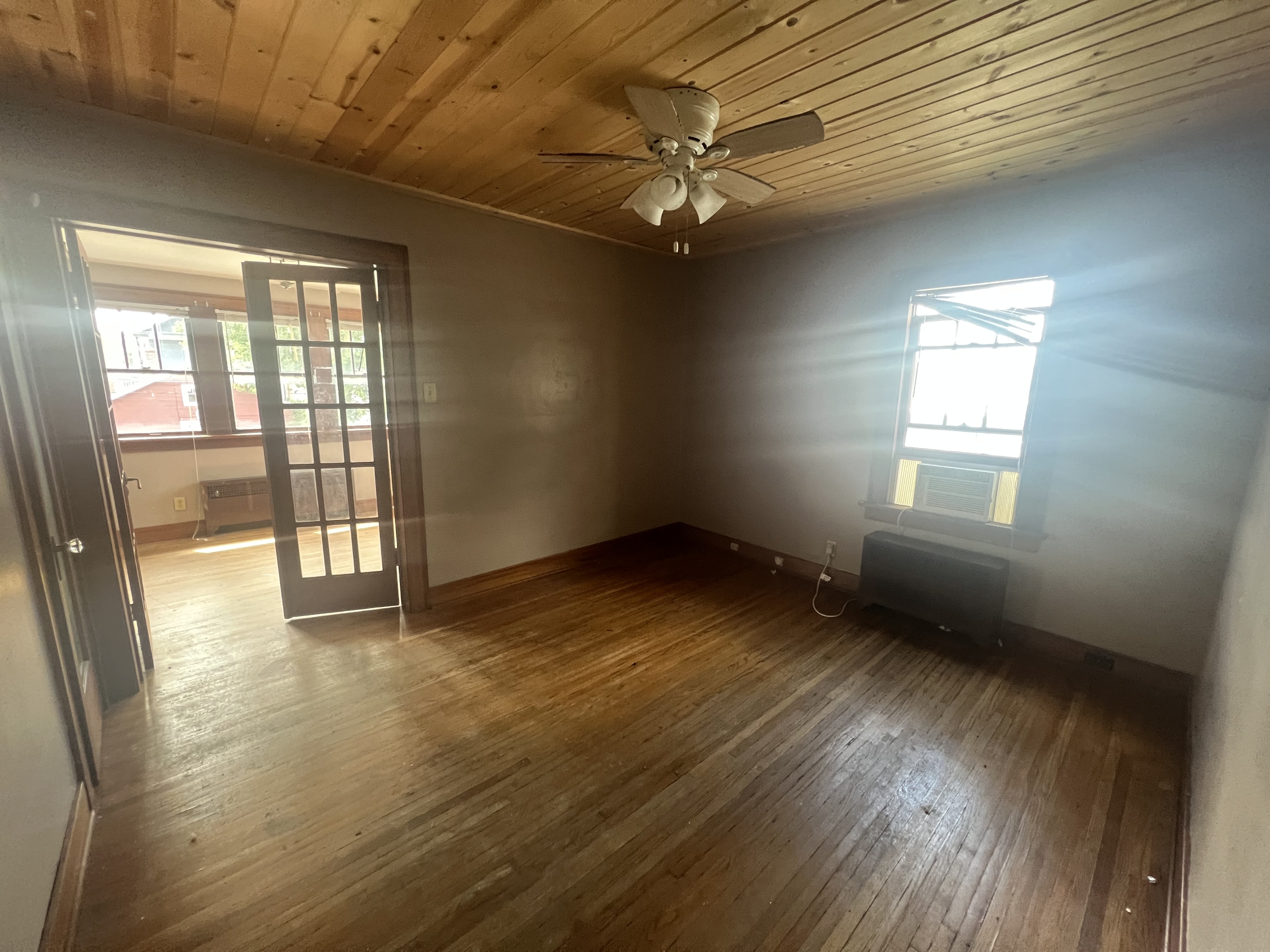 1087 West Main Street - 1